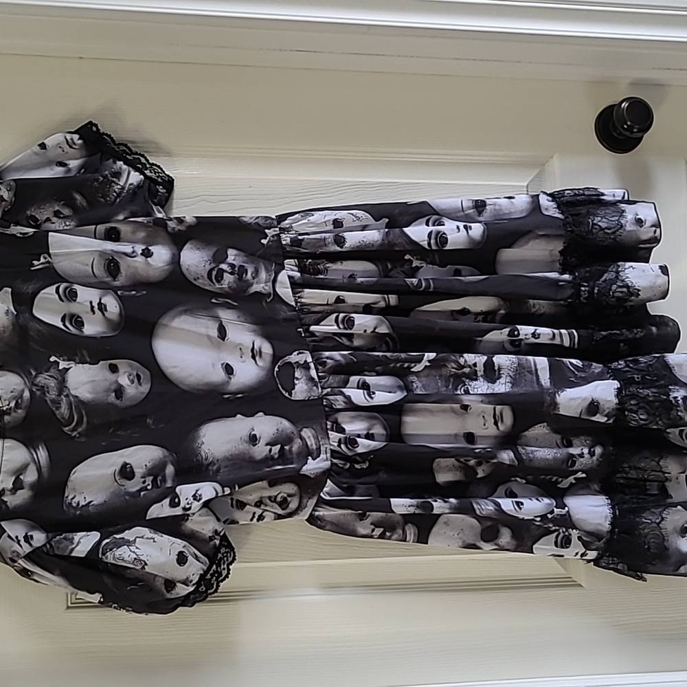 Dress. - Picture 3 of 3